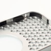 Металлический чехол AROMA PERFORATED METAL с поддержкой MagSafe для iPhone 15 Pro серебряный