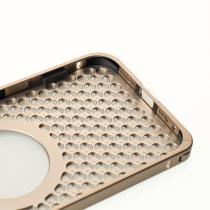 Металлический чехол AROMA PERFORATED METAL с поддержкой MagSafe для iPhone 14 Pro золотой