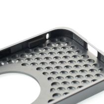 Металлический чехол AROMA PERFORATED METAL с поддержкой MagSafe для iPhone 15 Pro серый