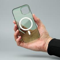 Пластиковый чехол Lux Clear с поддержкой MagSafe для iPhone 15 зеленый