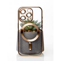 Силиконовый чехол SHINING с поддержкой MagSafe для iPhone 15 Pro золотой